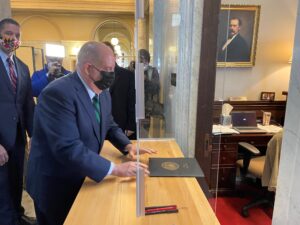 Governor Hogan delivers map